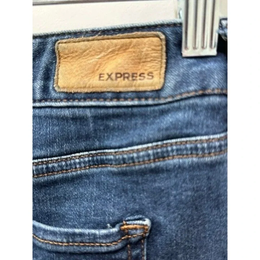 Express Ultimate Stretch Performance Shortie Relaxed Low Rise Denim Shorts SZ 6